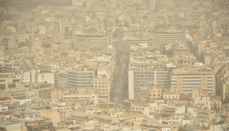 Καιρός:-Αφρικανική-σκόνη,-λασποβροχές-και-τα-θερμόμετρα-να-δείχνουν-μέχρι-28-βαθμούς-Κελσίου-–-Πού-θα-είναι-πιο-έντονα-τα-φαινόμενα