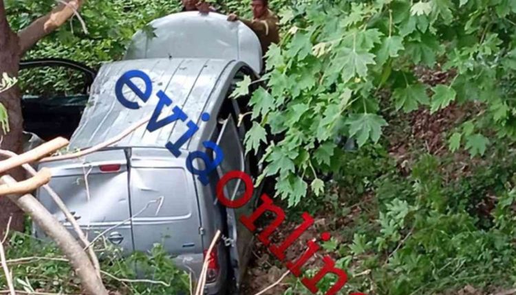 Σοκαριστικό-τροχαίο-στην-Εύβοια:-Αυτοκίνητο-έπεσε-σε-χαράδρα-10-μέτρων,-μία-τραυματίας