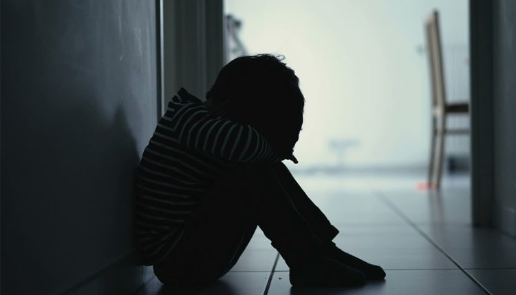 Χανιά:-Πατέρας-κατηγορείται-για-κακοποίηση-του-16χρονου-γιου-του-που-πάσχει-από-αυτισμό-–-Η-μητέρα-του-αποκάλυψε-τη-φρίκη