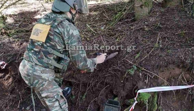 Η-στιγμή-της-ελεγχόμενης-έκρηξης-του-όλμου-που-εντοπίστηκε-σε-δάσος-στο-Βελούχι-–-Δείτε-βίντεο