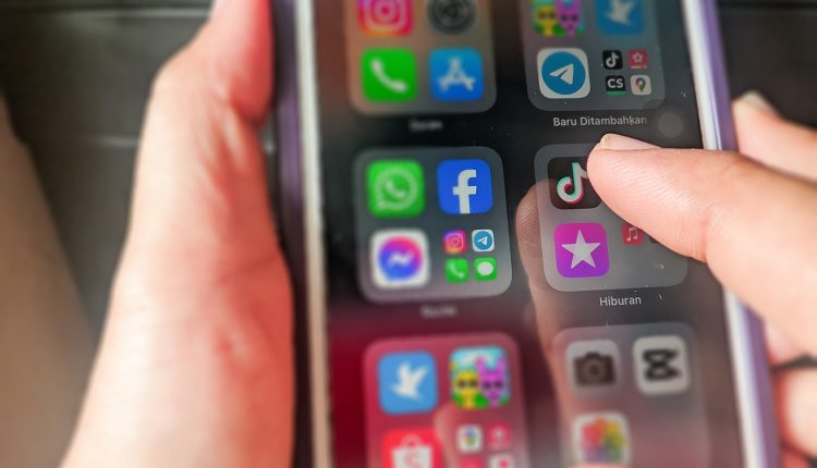smart-phone:-Πάνω-από-5,3-δισ.-αχρησιμοποίητες-συσκευές-–-Γιατί-οι-καταναλωτές-κρατούν-τα-κινητά-τους-στα-συρτάρια