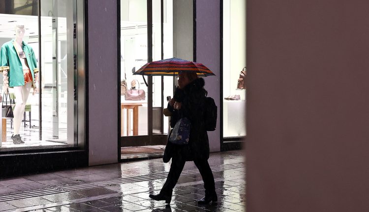 Άστατο-και-σήμερα-το-σκηνικό-του-καιρού-–-Πού-θα-βρέχει-ενώ-η-θερμοκρασία-θα-φτάσει-στους-27-βαθμούς-Κελσίου