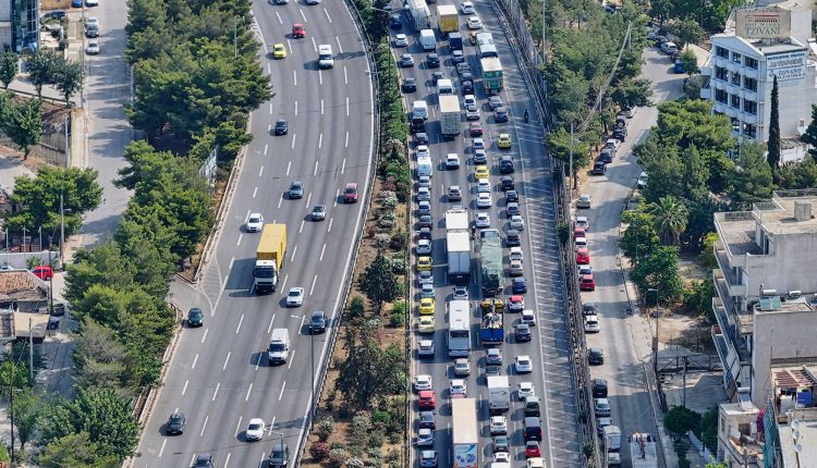 Κίνηση-τώρα:-Χάος-στον-Κηφισό-μετά-από-καραμπόλα-7-οχημάτων-–-Ουρές-χιλιομέτρων-και-καθυστερήσεις-στην-Αθήνα