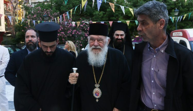 Ο-Αρχιεπίσκοπος-στον-Ιερό-Ναό-Αγίων-Κωνσταντίνου-και-Ελένης-Ομονοίας