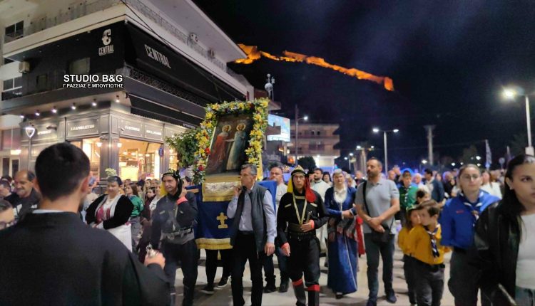 Λιτάνευση-της-Εικόνας-των-Αγίων-Κωνσταντίνου-και-Ελένης-στο-Ναύπλιο