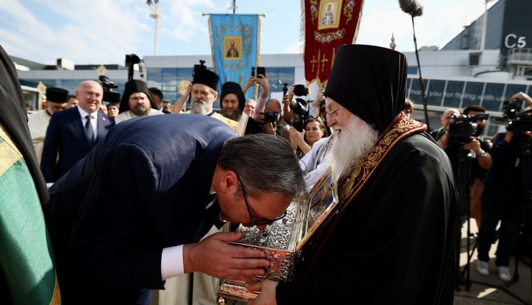 Βούτσιτς:-Μεγάλη-τιμή-αλλά-και-ελπίδα-για-τη-Σερβία-η-έλευση-της-Αγίας-Ζώνης