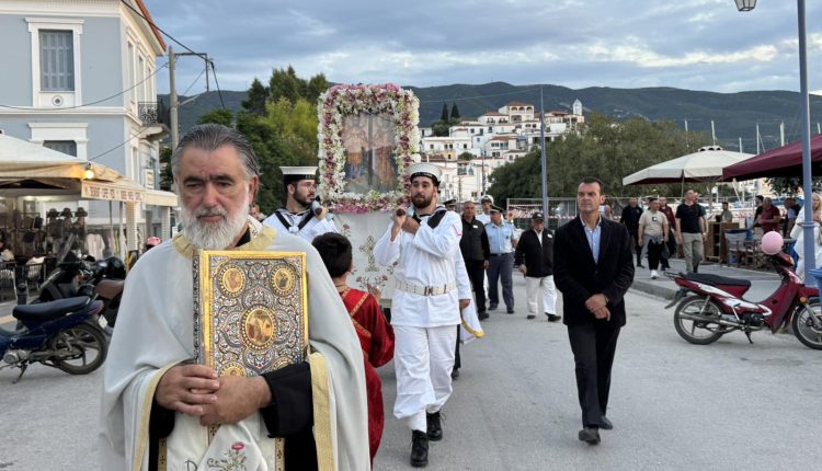 Αρχιερατικός-Εσπερινός-στον-ΙΝ.-Αγίων-Κωνσταντίνου-και-Ελένης-Πόρου