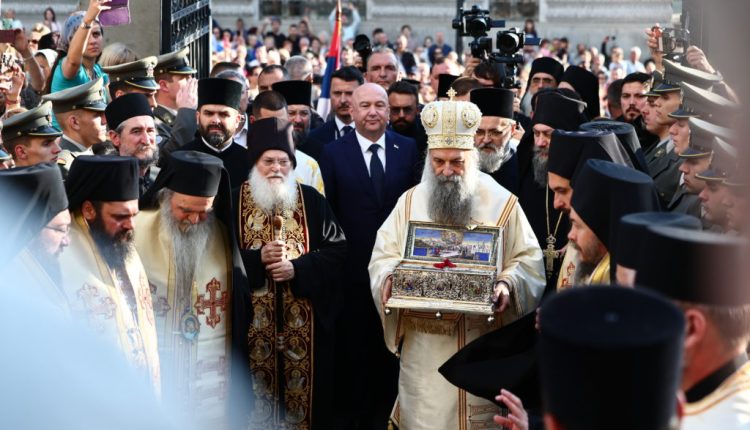 Η-υποδοχή-της-Αγίας-Ζώνης-στον-Ιερό-Αναλήψεως-του-Κυρίου-στο-Βελιγράδι