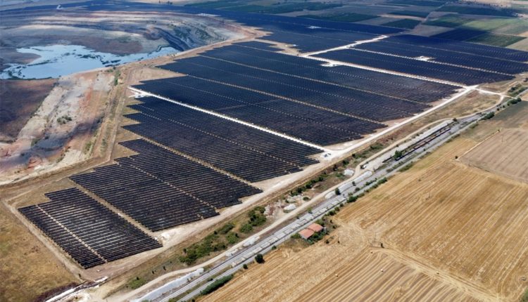 Το-γιγάντιο-εργοστάσιο-φωτοβολταϊκών-στο-Τέξας-που-επιτρέπει-στην-tesla-να-μιλά-για-επανάσταση-στην-καθαρή-ενέργεια