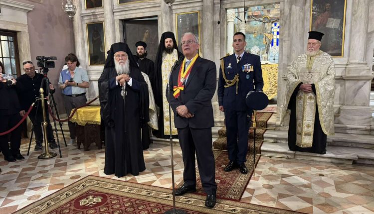 Ο-Μητροπολίτης-Κερκύρας-τίμησε-τον-ΠτΔ-Κωνσταντίνο-Τασούλα