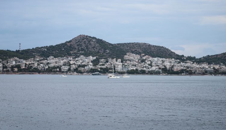 ΕΛΚΕΘΕ-για-τη-μυστηριώδη-οσμή-στην-Αττική:-Δεν-υπάρχουν-ενδείξεις-περιβαλλοντικής-υποβάθμισης-στον-Σαρωνικό