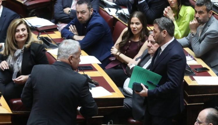 Βουλή-Υποκλοπές:-Απορρίφθηκε-η-πρόταση-για-Εξεταστική-–-Αποχώρησαν-ΠΑΣΟΚ-ΣΥΡΙΖΑ-ΚΚΕ
