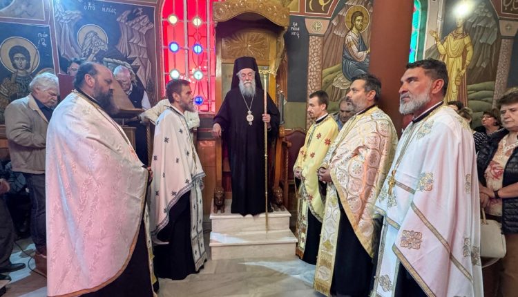 Εσπερινός-εορτής-των-Αγίων-Κωνσταντίνου-και-Ελένης-στο-πανηγυρίζον-Παρεκκλήσιο-του-Επισκοπείου-της-Νέας-Περάμου