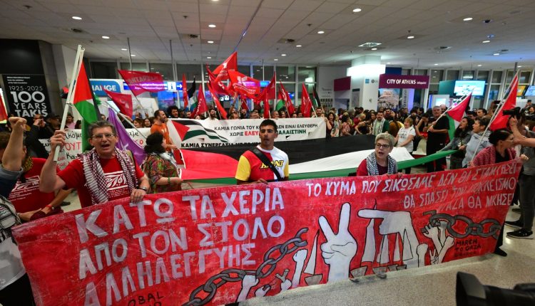 global-sumud-flotilla:-Στις-Αθήνα-οι-19-που-κρατούνταν-στο-Ισραήλ-–-Ένταση-στο-«Ελ.-Βενιζέλος»