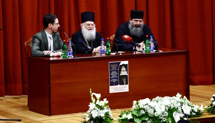 Γέροντας-Εφραίμ-στην-Θεολογική-Σχολή-Βελιγραδίου:-Μην-αμελείτε-να-αγαπάτε-τον-Χριστό-(ΒΙΝΤΕΟ)