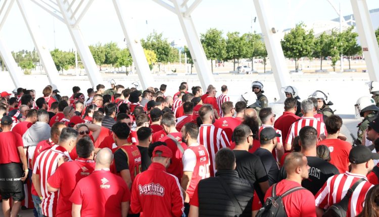 Ολυμπιακός-–-Ρεάλ-Μαδρίτης:-Κατά-χιλιάδες-καταφθάνουν-στο-γήπεδο-οι-οπαδοί-των-«ερυθρόλευκων»
