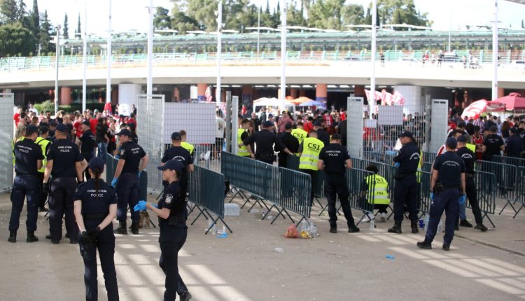 Ολυμπιακός-–-Ρεάλ-Μαδρίτης:-Εννιά-συλλήψεις-έξω-από-το-γήπεδο,-συνεχίζει-τους-ελέγχους-η-αστυνομία
