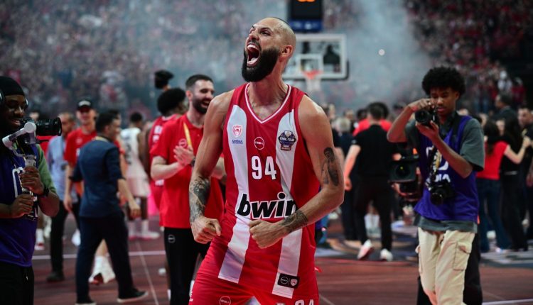 Πρωταθλητής-Ευρώπης-ο-Ολυμπιακός-για-4η-φορά-στην-ιστορία-του:-Νίκησε-με-92-85-τη-Ρεάλ-Μαδρίτης-στο-κατακόκκινο-ΟΑΚΑ!