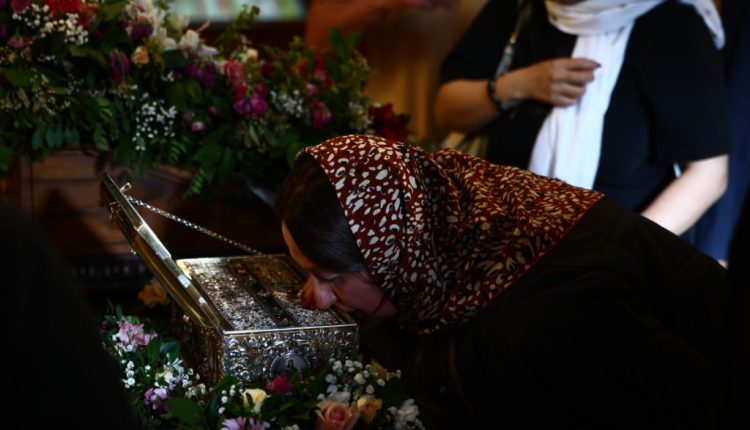 ΖΩΝΤΑΝΑ-ΑΠΟ-ΤΟ-ΒΕΛΙΓΡΑΔΙ:-Θεία-Λειτουργία-στον-ΙΝ.-Αγίου-Σάββα-ενώπιον-της-Αγία-Ζώνης