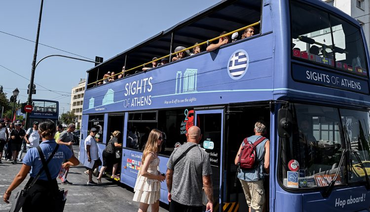 «Σπάει-τα-κοντέρ»-ο-τουρισμός-το-2026:-Άνοδος-28,3%-της-ταξιδιωτικής-κίνησης-το-Α’-τρίμηνο-και-3,4-εκατομμύρια-τουρίστες