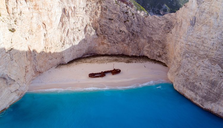 Συναγερμός-στη-Ζάκυνθο:-Άντρας-έπεσε-από-το-Ναυάγιο