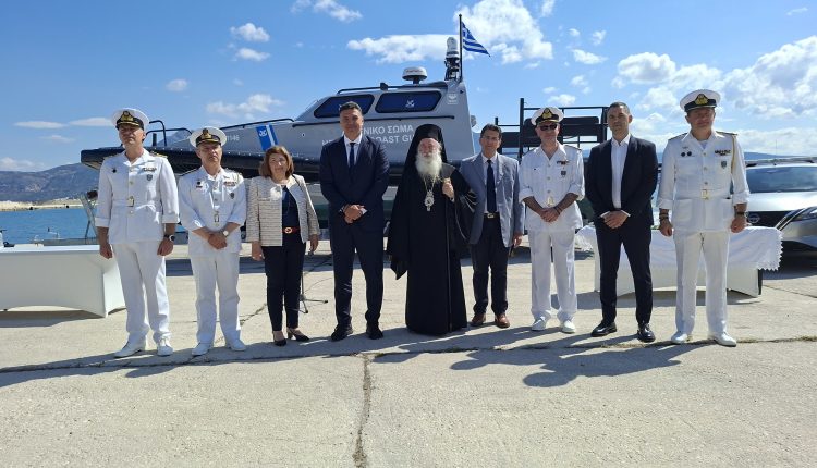 Ο-Μητροπολίτης-Κορίνθου-στα-εγκαίνια-σκάφους-και-τεσσάρων-οχημάτων-του-Λιμενικού-Σώματος