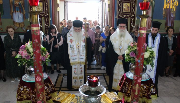 Η-Άρτα-υποδέχτηκε-Ιερά-Λείψανα-Αγίων-που-κόμισε-ο-Μητροπολίτης-Αργολίδος