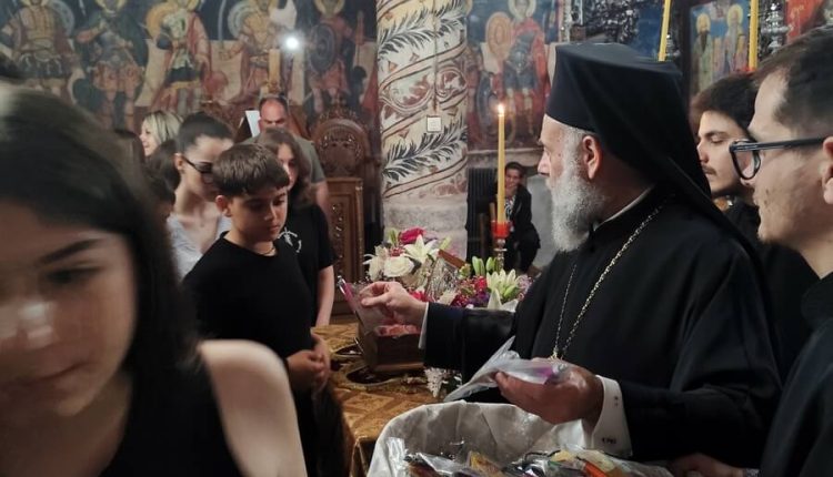 Με-πίστη-και-δύναμη-στον-αγώνα-των-εξετάσεων:-Ιερά-Παράκληση-υπέρ-των-μαθητών-στον-ΙΝ.-Αγίου-Αθανασίου-Ρουμ-Παλαμά