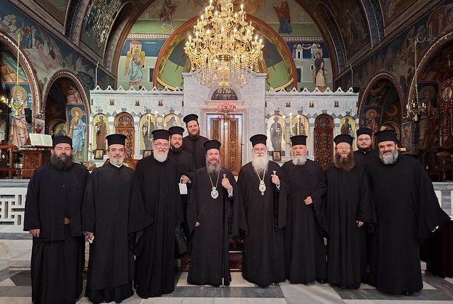 Προσκυνητές-της-Μητρόπολης-Αιτωλίας-και-Ακαρνανίας-επισκέφθηκαν-την-Μητρόπολη-Κορίνθου
