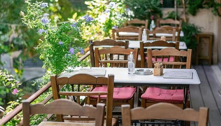 Το-τριήμερο-του-Αγίου-Πνεύματος-θέλει-παρέα,-τραπέζι-και-λίγο-μπλέξιμο