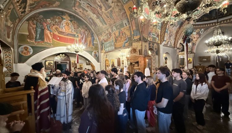 Πλήθος-μαθητών-στην-Παράκληση-για-τους-διαγωνιζόμενους-στον-ΙΝ.-Παναγίας-Ελεούσας-Ιεράπετρας