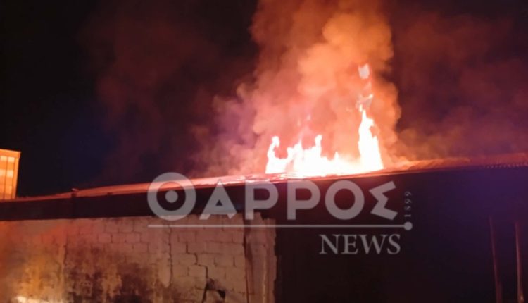 Μεγάλη-φωτιά-σε-εργοστάσιο-κατασκευής-φέρετρων-στην-Καλαμάτα-–-Ακούγονται-και-εκρήξεις