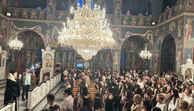 Με-προσευχή-και-συμβουλές-δίπλα-στους-μαθητές-ενόψει-Πανελλαδικών-Εξετάσεων-ο-Μητροπολίτης-Τρίκκης