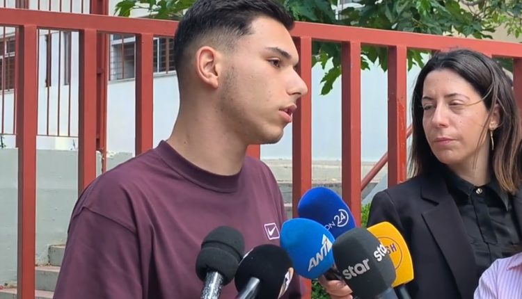 Πανελλήνιες-2026:-Στα-social-media-αποδίδουν-οι-υποψήφιοι-τη-μοναξιά-–-«Έχουμε-μεγαλώσει-σε-έναν-κόσμο-όπου-έχουν-επηρεαστεί-οι-αρχές,-ο-τρόπος-σκέψης»