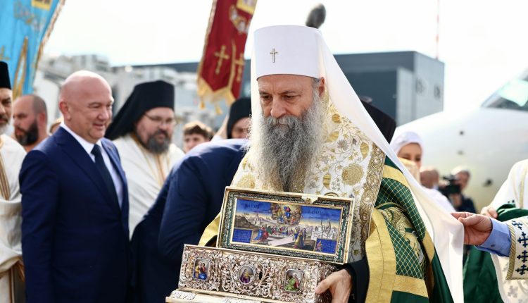 Η-ευλογία-της-Αγίας-Ζώνης-ενισχύει-τον-Σερβικό-λαό-στο-Κοσσυφοπέδιο-και-τα-Μετόχια