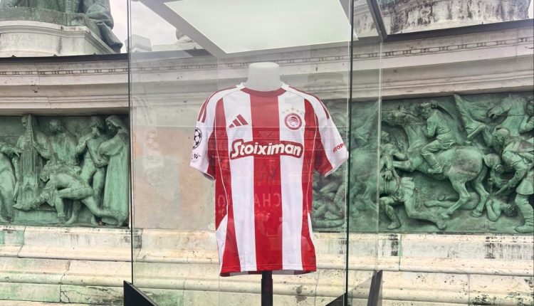 Τελικός-champions-league:-Η-φανέλα-του-Ολυμπιακού-στη-fan-zone