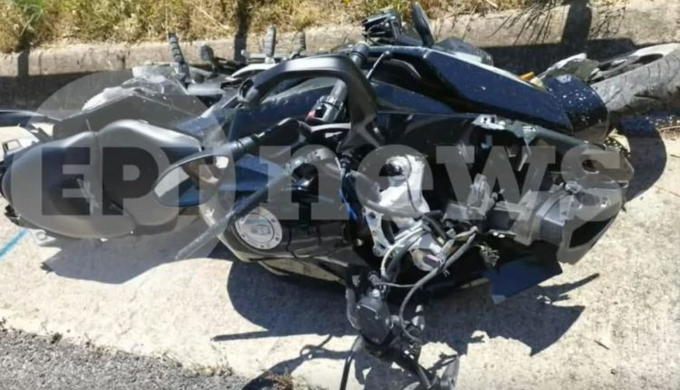 Πάτρα:-Πώς-έγινε-το-τροχαίο-που-έχασαν-τη-ζωή-τους-πατέρας-και-γιος-–-Λουλούδια-και-κεριά-στο-σημείο-του-δυστυχήματος-άφησαν-φίλοι-και-συγγενείς