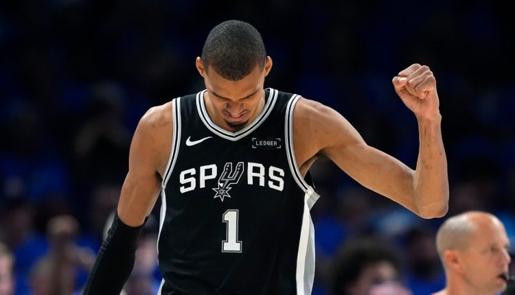 nba:-Εγκεφαλικά-νεκρός-17χρονος-οπαδός-έπειτα-από-ατύχημα-στους-πανηγυρισμούς-για-τη-νίκη-των-Σπερς