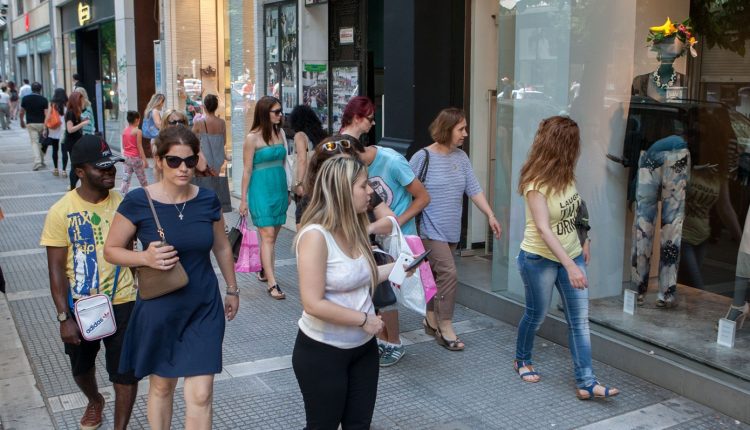 Αγίου-Πνεύματος-2026:-Πώς-λειτουργούν-σήμερα-καταστήματα,-τράπεζες,-δημόσιες-υπηρεσίες-–-Τι-ισχύει-με-την-μισθολογική-προσαύξηση