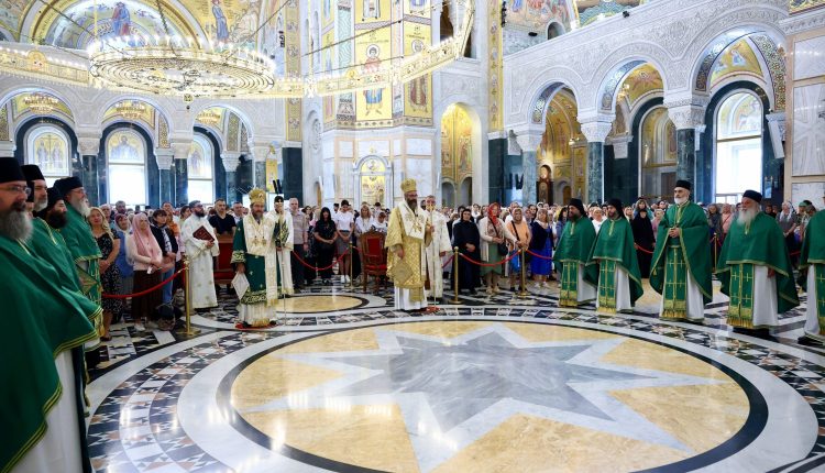 Η-εορτή-του-Αγίου-Πνεύματος-ενώπιον-της-Αγίας-Ζώνης-στον-Καθεδρικό-Ναό-Αγίου-Σάββα-Βελιγραδίου-(ΦΩΤΟ&ΒΙΝΤΕΟ)