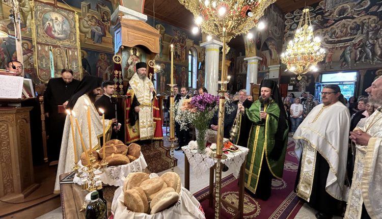 Με-εκκλησιαστική-λαμπρότητα-η-πανήγυρη-της-Αγίας-Τριάδος-Δροσοπηγής-Φλώρινας