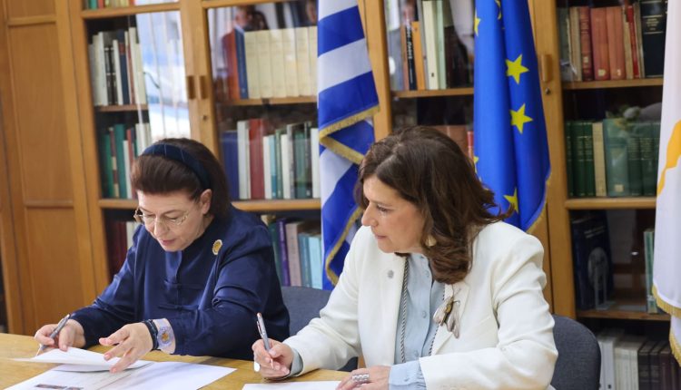 Μενδώνη:-«Πράξη-πολιτικής-βούλησης-και-ηθικού-καθήκοντος-η-επιστροφή-των-48-αρχαιοτήτων,-στην-Κύπρο»
