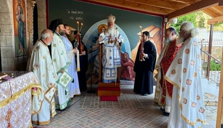 Ο-Μητροπολίτης-Καλαβρύτων-στην-πανηγυρίζουσα-Ιερά-Μονή-Αγίας-Τριάδος-Ακράτας