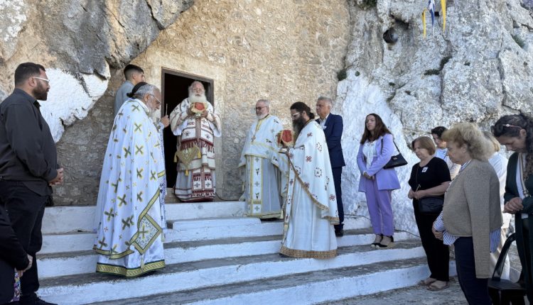 Η-εορτή-του-Αγίου-Πνεύματος-στον-φερώνυμο-σπηλαιώδη-Ναό-της-Ενορίας-Αρμένων-Σητείας