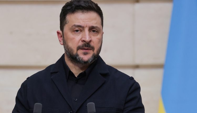 Ο-Ζελένσκι-ανακοίνωσε-πως-ο-ουκρανικός-στρατός-έπληξε-τον-τερματικό-σταθμό-πετρελαίου-της-Αγίας-Πετρούπολης