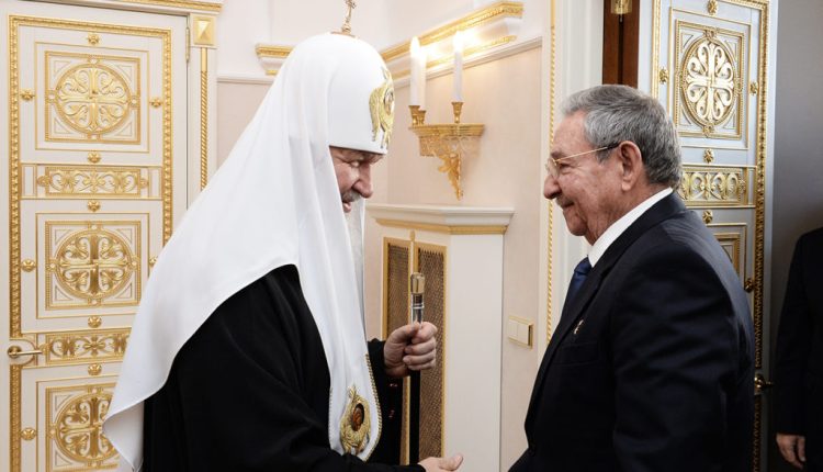 Η-ευχή-του-Μόσχας-Κύριλλου-στον-95χρονο-Ραούλ-Κάστρο