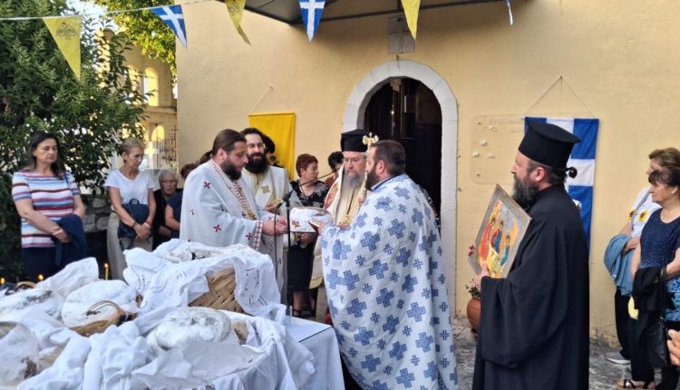 Ο-Πανηγυρικός-Αρχιερατικός-Εσπερινός-του-Αγίου-Πνεύματος-στο-Καλλιγόνι-Λευκάδος