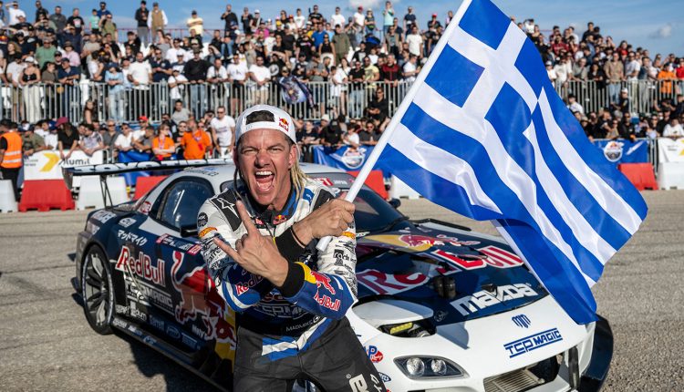 o-mad-mike-στην-Ελλάδα:-Από-την-Κρήτη-στις-στροφές-του-Πηλίου-και-την-Πλατεία-Αριστοτέλους-–-Το-απόλυτο-drift-show