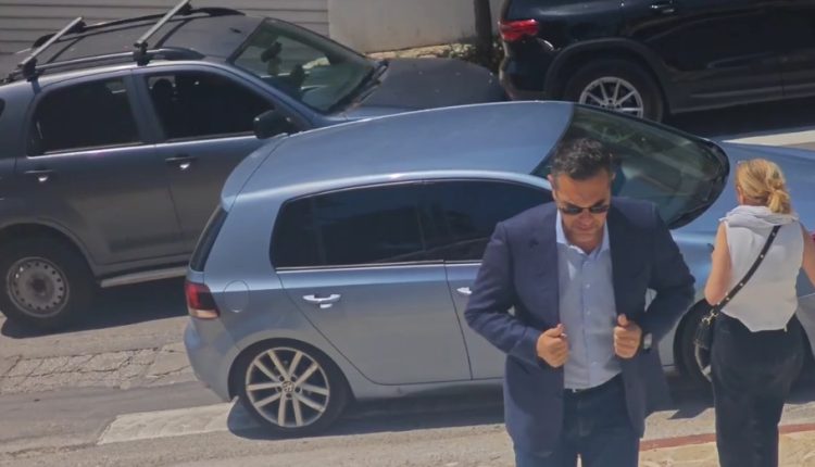 Ο-Αλέξης-Τσίπρας-στην-κηδεία-του-Νάσου-Αθανασίου-–-Δείτε-το-βίντεο