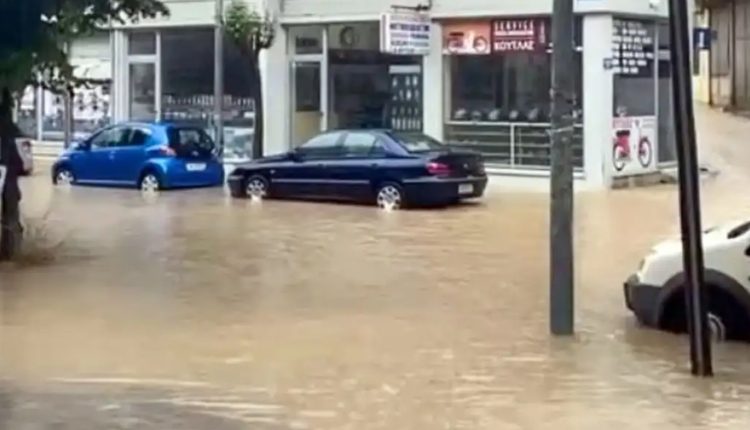 Ισχυρό-μπουρίνι-πλημμύρισε-τα-Ιωάννινα-–-Πνιγμένη-στα-λασπόνερα-όλη-η-πόλη